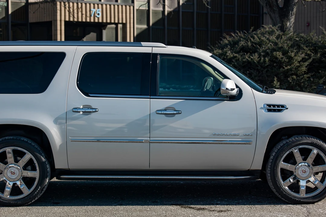 2010 Cadillac Escalade & EXT 3rd Gen - Image 30 of 31