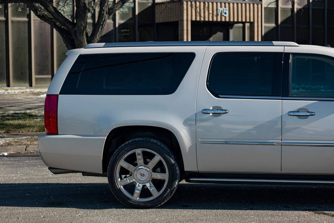 2010 Cadillac Escalade & EXT 3rd Gen - Image 29 of 31