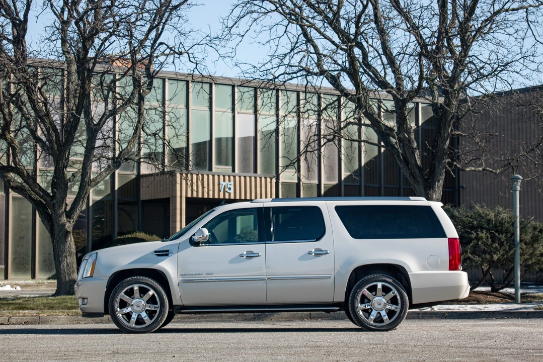 2010 Cadillac Escalade & EXT 3rd Gen - Image 6 of 31