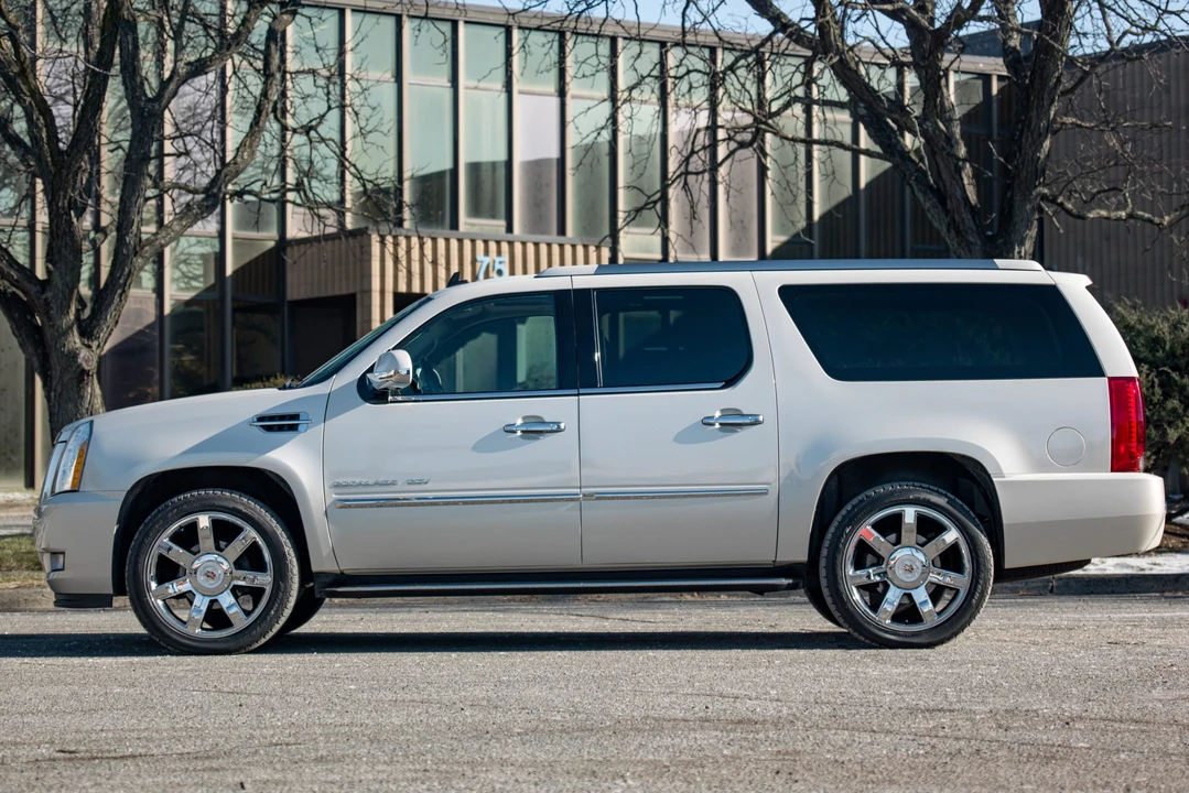 2010 Cadillac Escalade & EXT 3rd Gen - Image 7 of 31