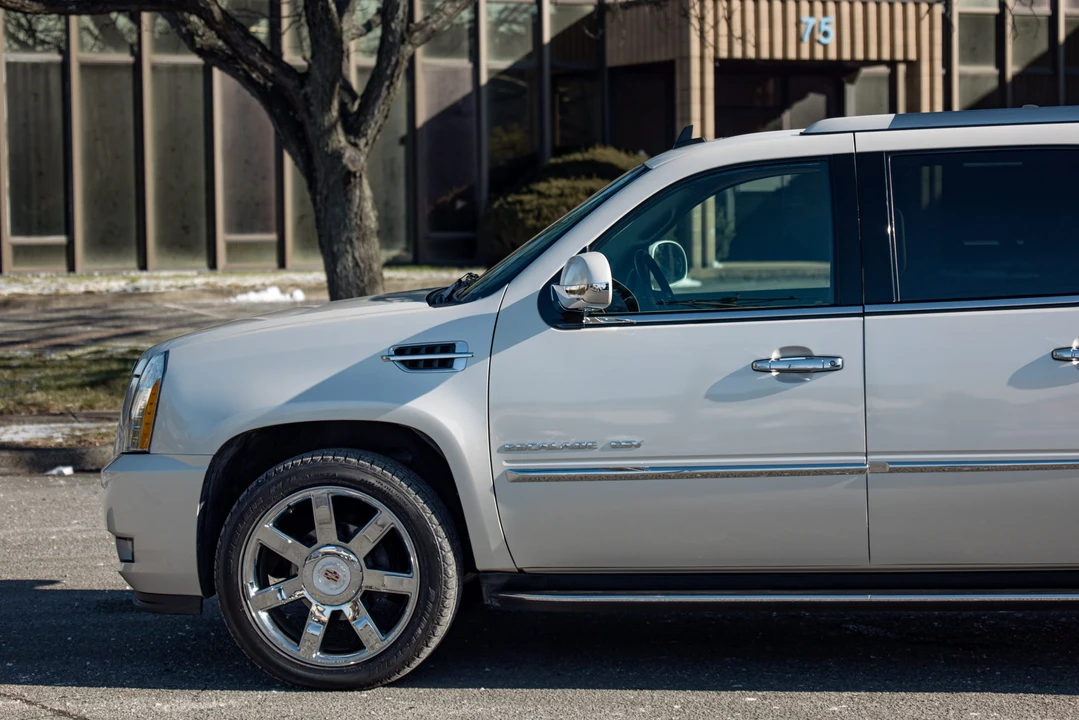 2010 Cadillac Escalade & EXT 3rd Gen - Image 22 of 31