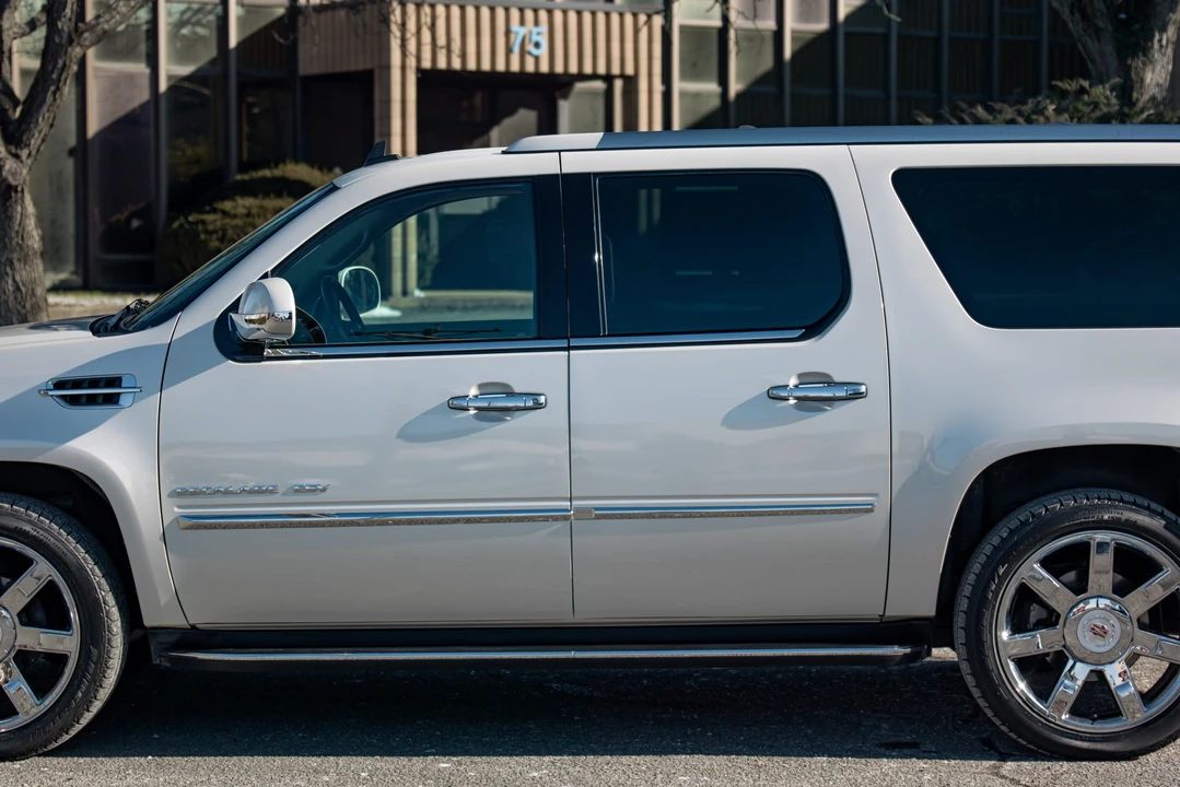 2010 Cadillac Escalade & EXT 3rd Gen - Image 23 of 31