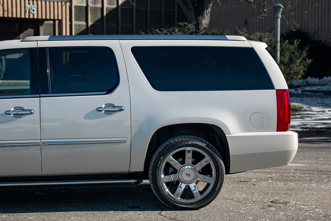 2010 Cadillac Escalade & EXT 3rd Gen - Image 24 of 31