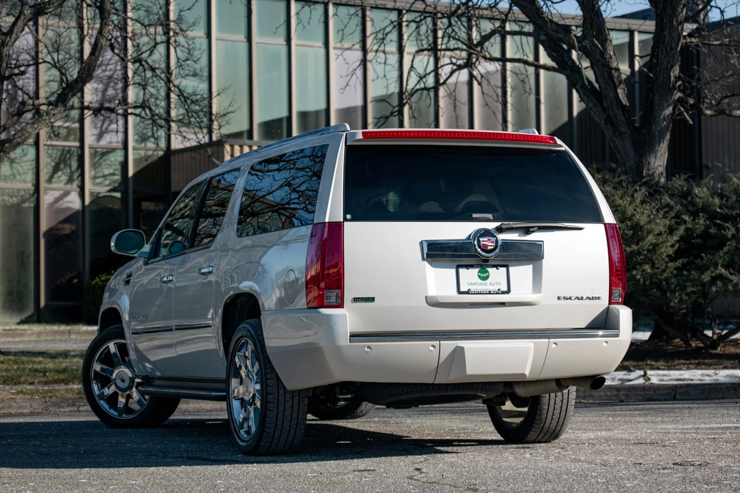 2010 Cadillac Escalade & EXT 3rd Gen - Image 8 of 31