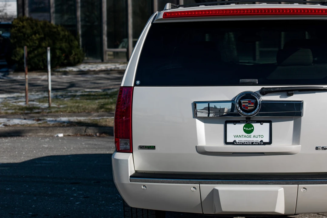 2010 Cadillac Escalade & EXT 3rd Gen - Image 25 of 31