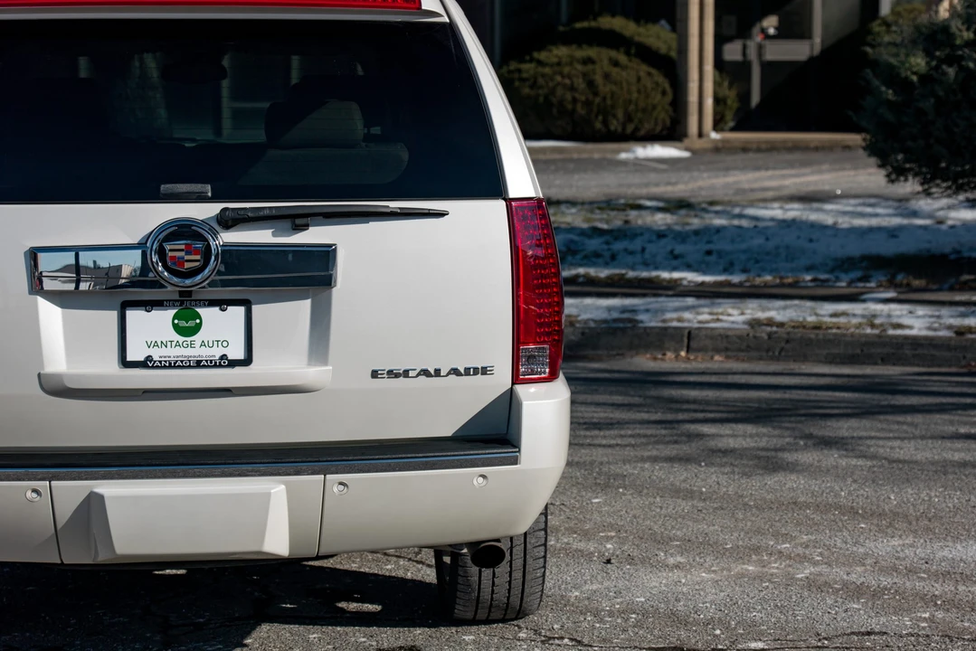 2010 Cadillac Escalade & EXT 3rd Gen - Image 26 of 31