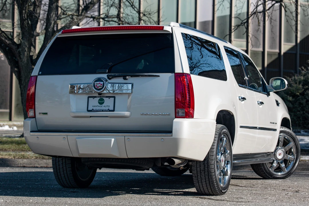 2010 Cadillac Escalade & EXT 3rd Gen - Image 12 of 31