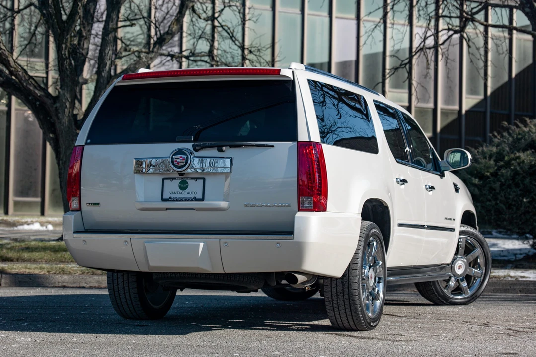 2010 Cadillac Escalade & EXT 3rd Gen - Image 13 of 31