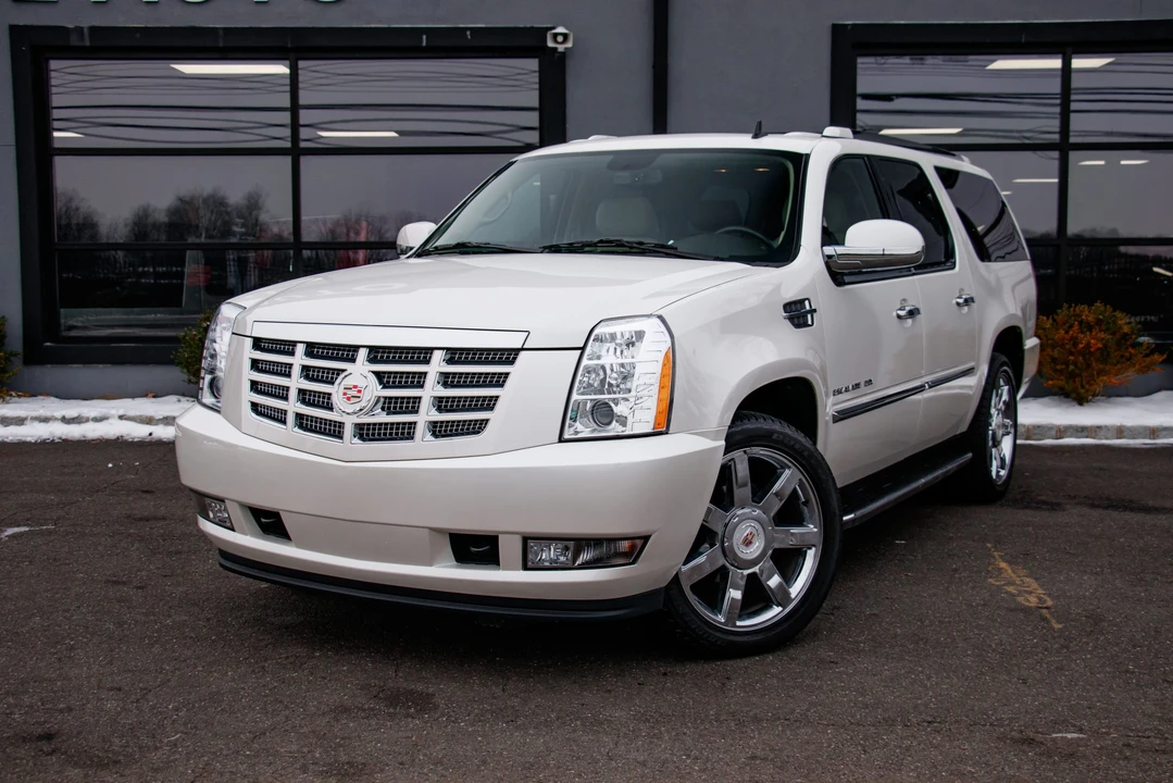2010 Cadillac Escalade & EXT 3rd Gen - Image 3 of 31