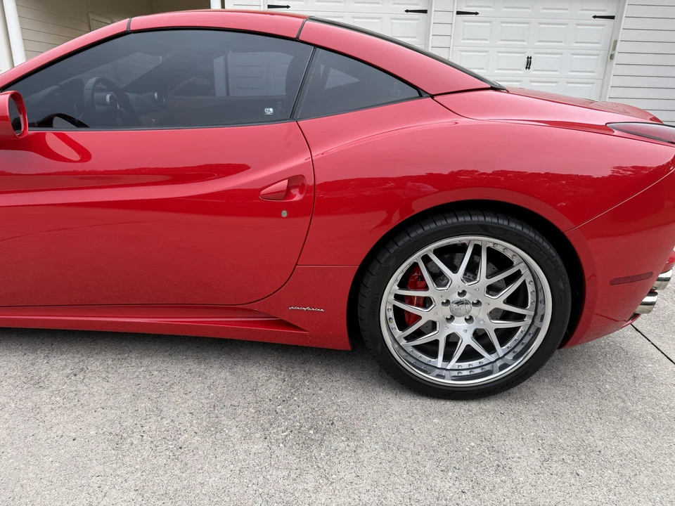 2010 Ferrari California - Image 27 of 31