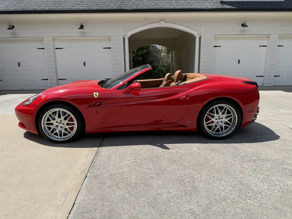 2010 Ferrari California - Image 2 of 31
