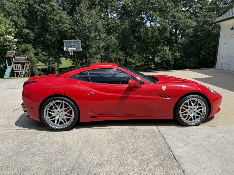 2010 Ferrari California - Image 12 of 31