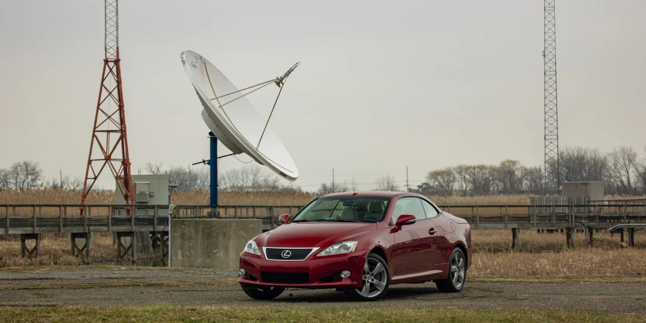 2010 Lexus IS 2nd Gen - Image 4 of 31