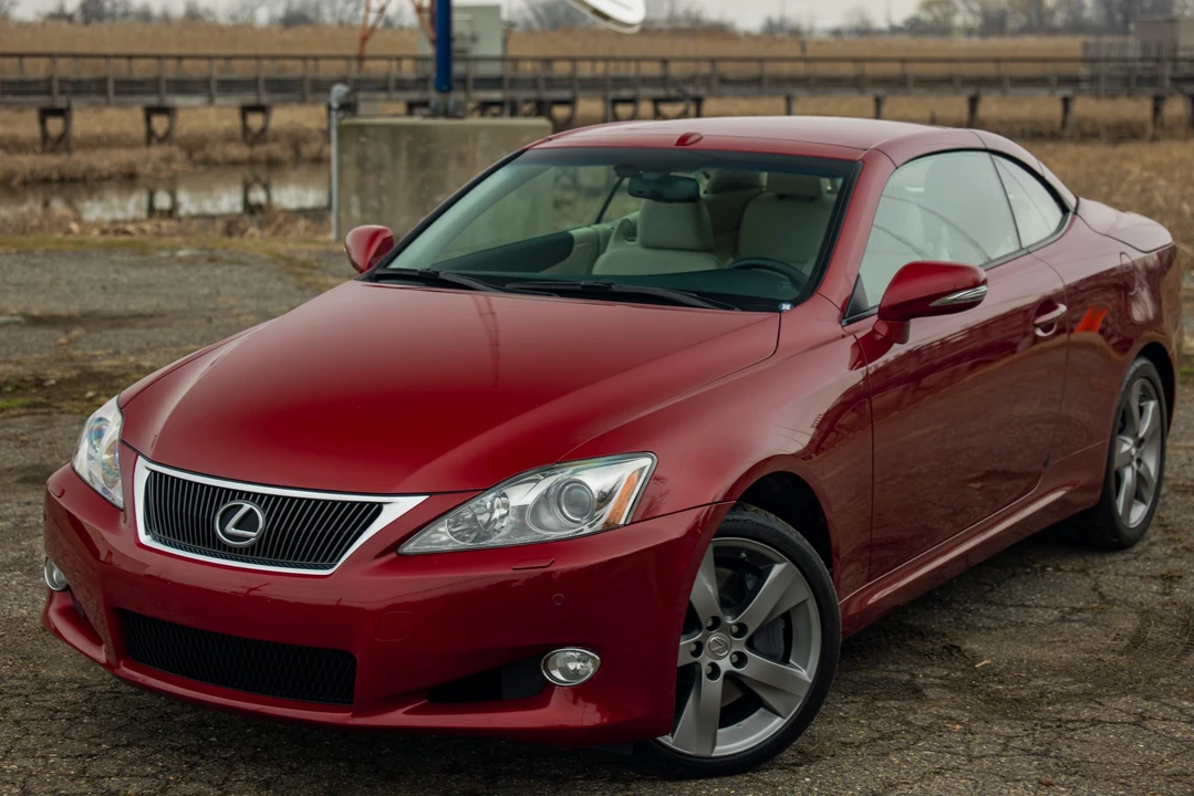 2010 Lexus IS 2nd Gen - Image 11 of 31
