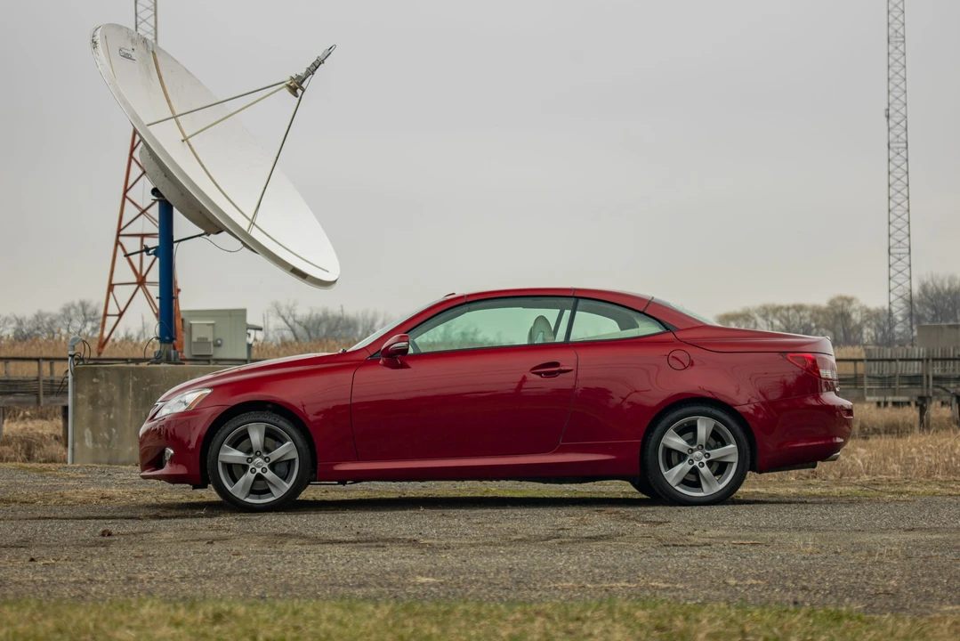 2010 Lexus IS 2nd Gen - Image 15 of 31