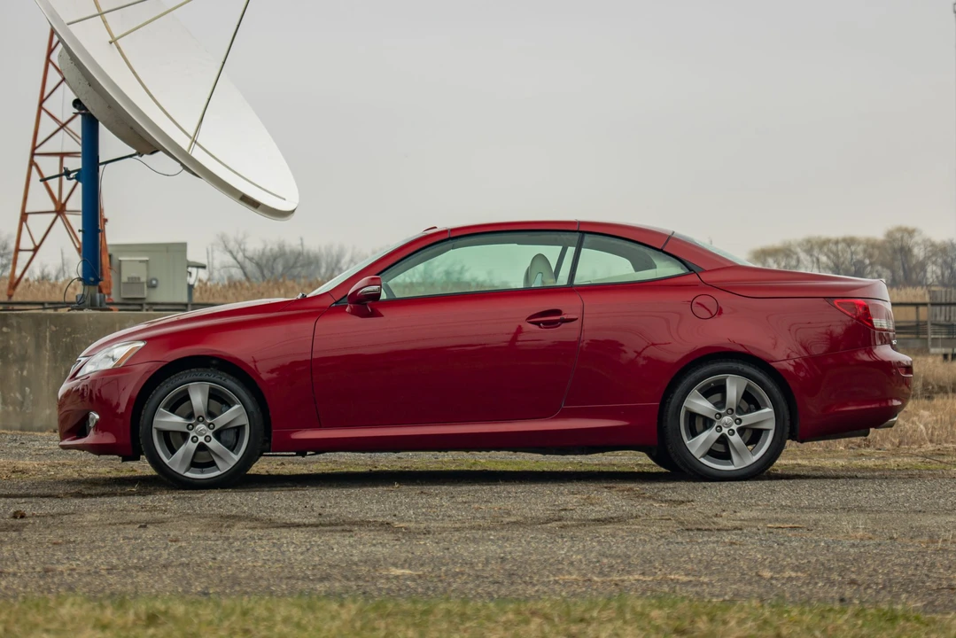 2010 Lexus IS 2nd Gen - Image 16 of 31