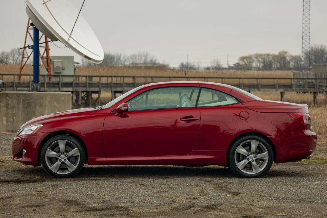 2010 Lexus IS 2nd Gen - Image 17 of 31