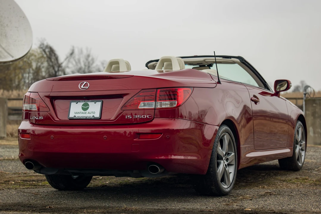 2010 Lexus IS 2nd Gen - Image 28 of 31