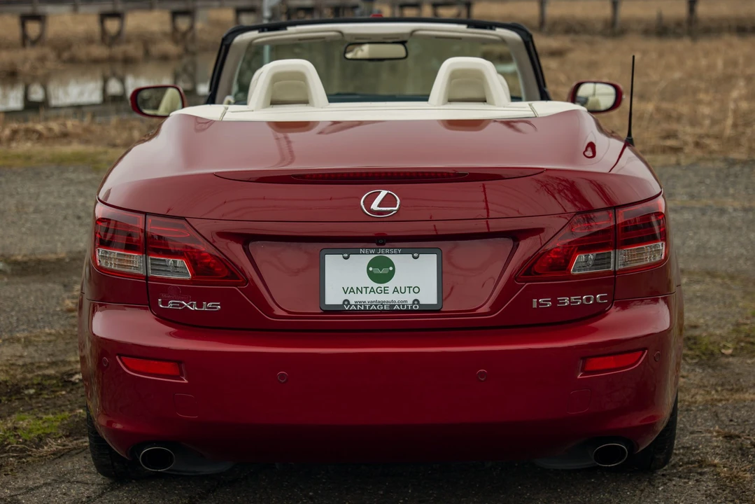2010 Lexus IS 2nd Gen - Image 26 of 31