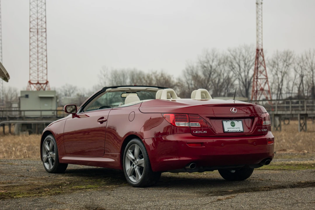 2010 Lexus IS 2nd Gen - Image 21 of 31