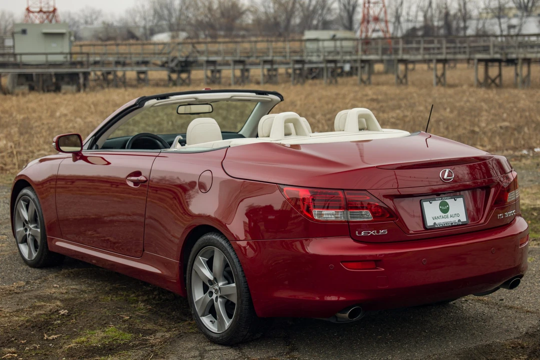2010 Lexus IS 2nd Gen - Image 22 of 31