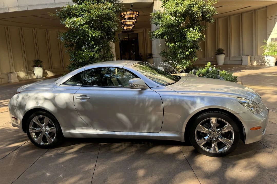 2010 Lexus SC430 - Image 4 of 31