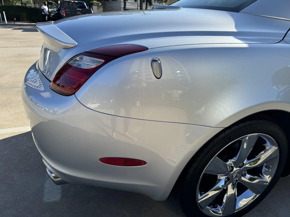 2010 Lexus SC430 - Image 29 of 31