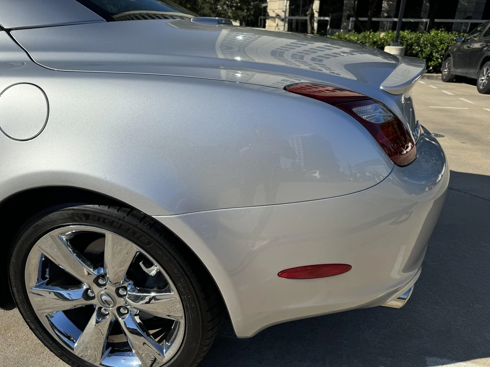 2010 Lexus SC430 - Image 20 of 31