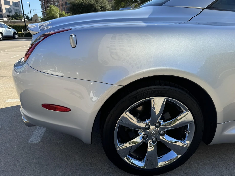 2010 Lexus SC430 - Image 30 of 31