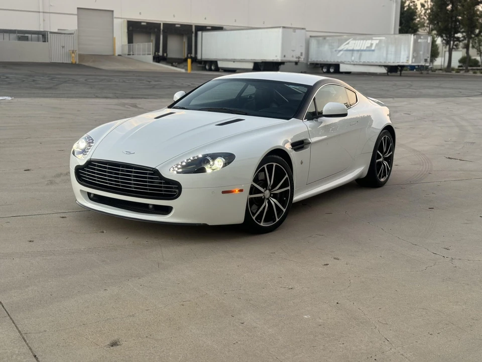 2011 Aston Martin V8 Vantage (2006-2017) - Image 4 of 31