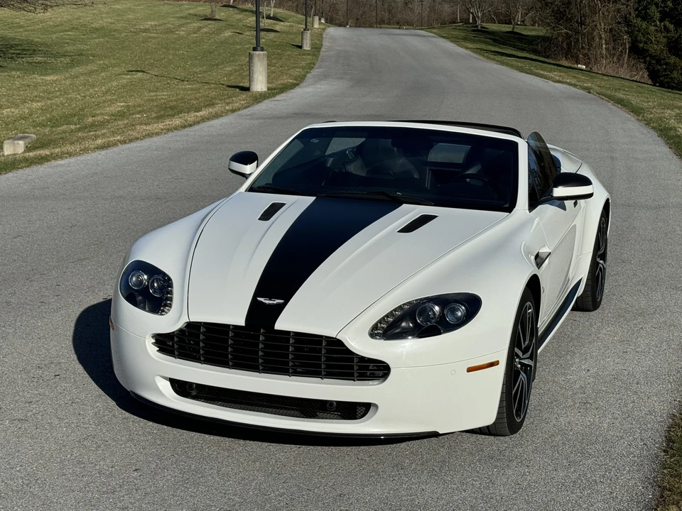 2011 Aston Martin V8 Vantage (2006-2017) - Image 31 of 31