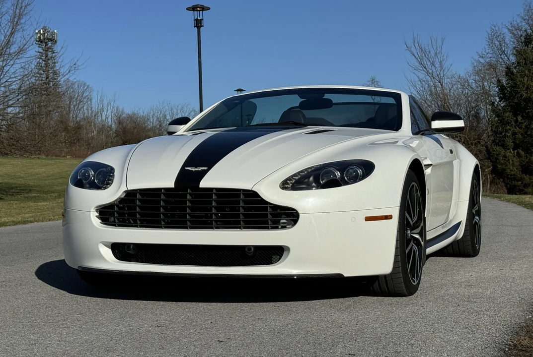 2011 Aston Martin V8 Vantage (2006-2017) - Image 30 of 31