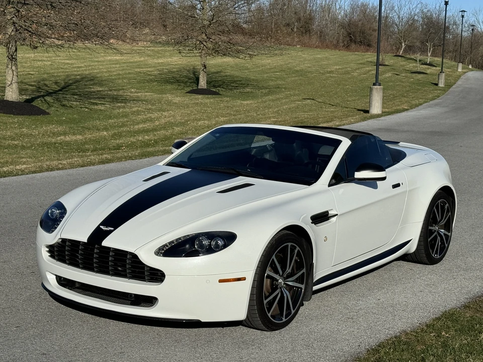 2011 Aston Martin V8 Vantage (2006-2017) - Image 29 of 31