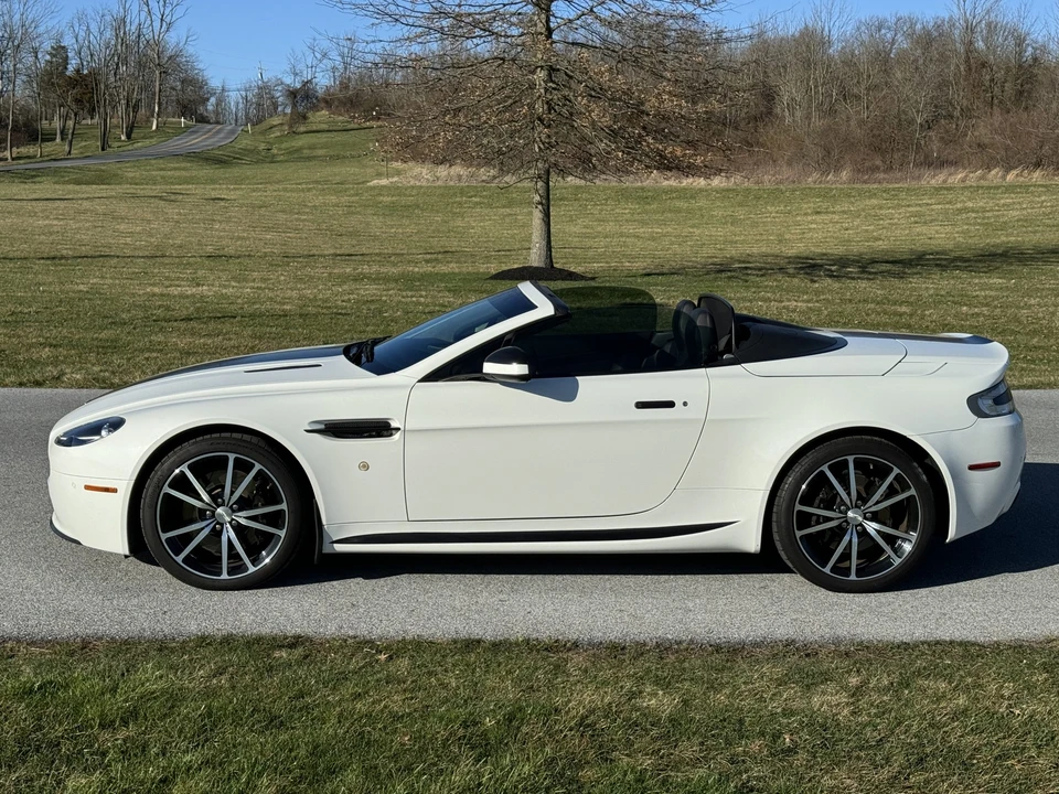 2011 Aston Martin V8 Vantage (2006-2017) - Image 27 of 31