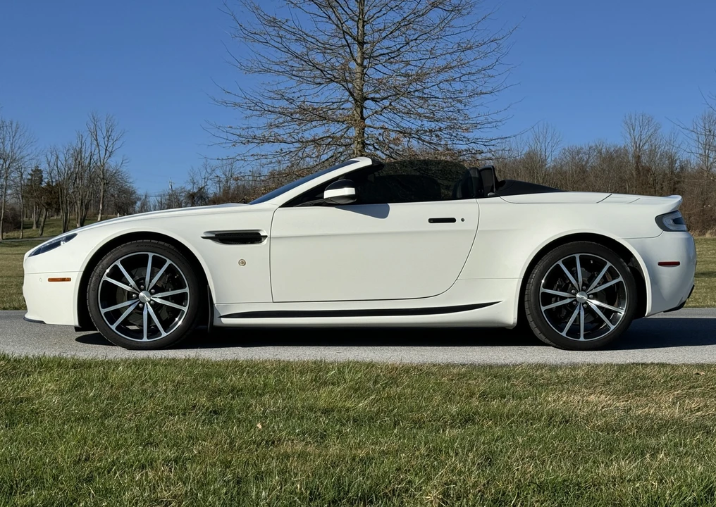 2011 Aston Martin V8 Vantage (2006-2017) - Image 26 of 31