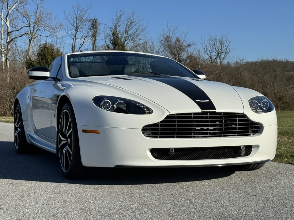 2011 Aston Martin V8 Vantage (2006-2017) - Image 8 of 31
