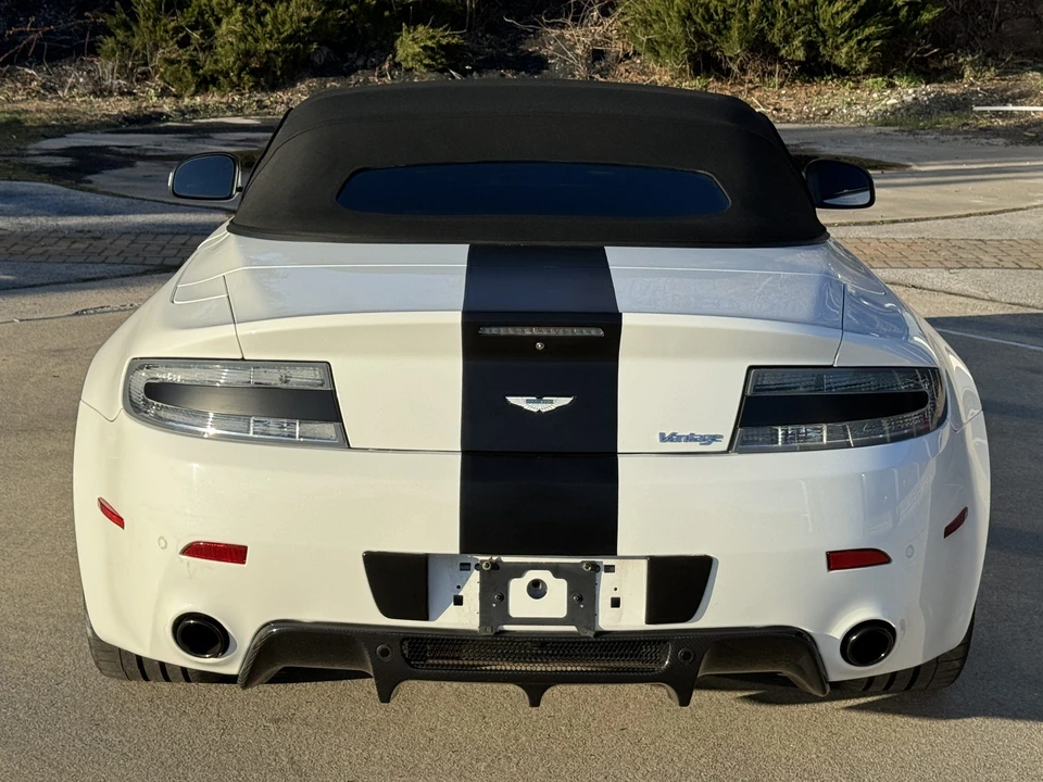 2011 Aston Martin V8 Vantage (2006-2017) - Image 19 of 31