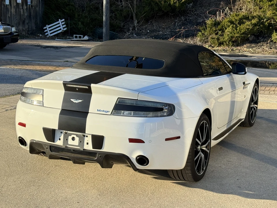 2011 Aston Martin V8 Vantage (2006-2017) - Image 17 of 31