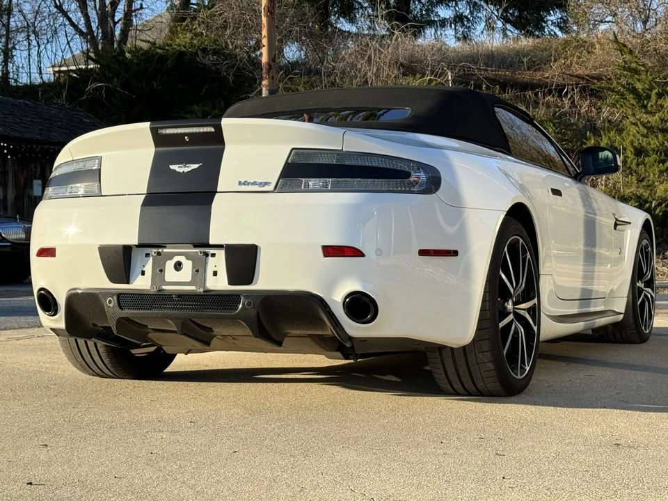 2011 Aston Martin V8 Vantage (2006-2017) - Image 16 of 31
