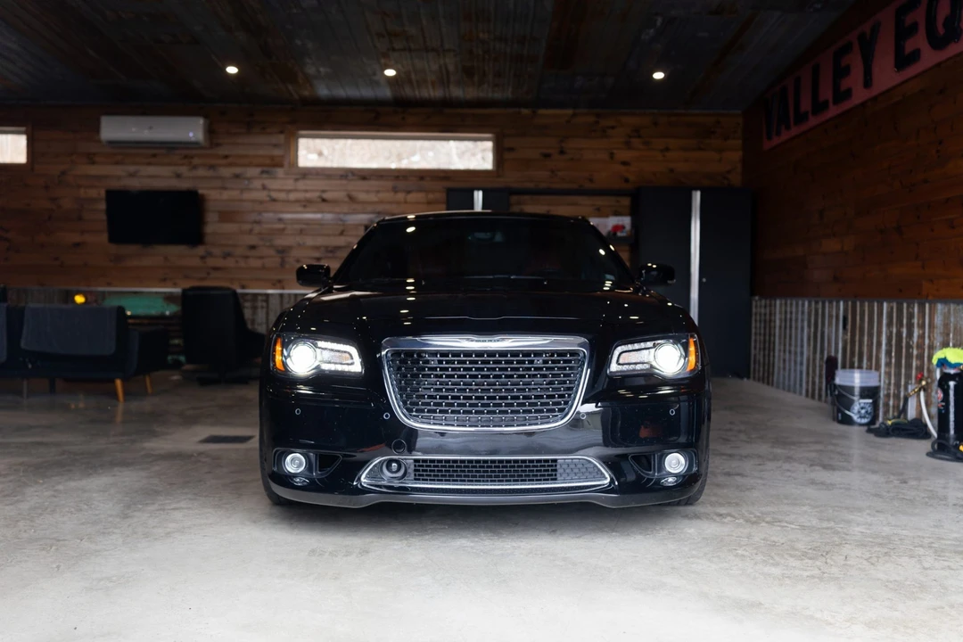 2012 Chrysler 300 (2005-2023) - Image 2 of 31