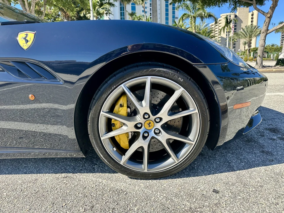 2012 Ferrari California - Image 29 of 31