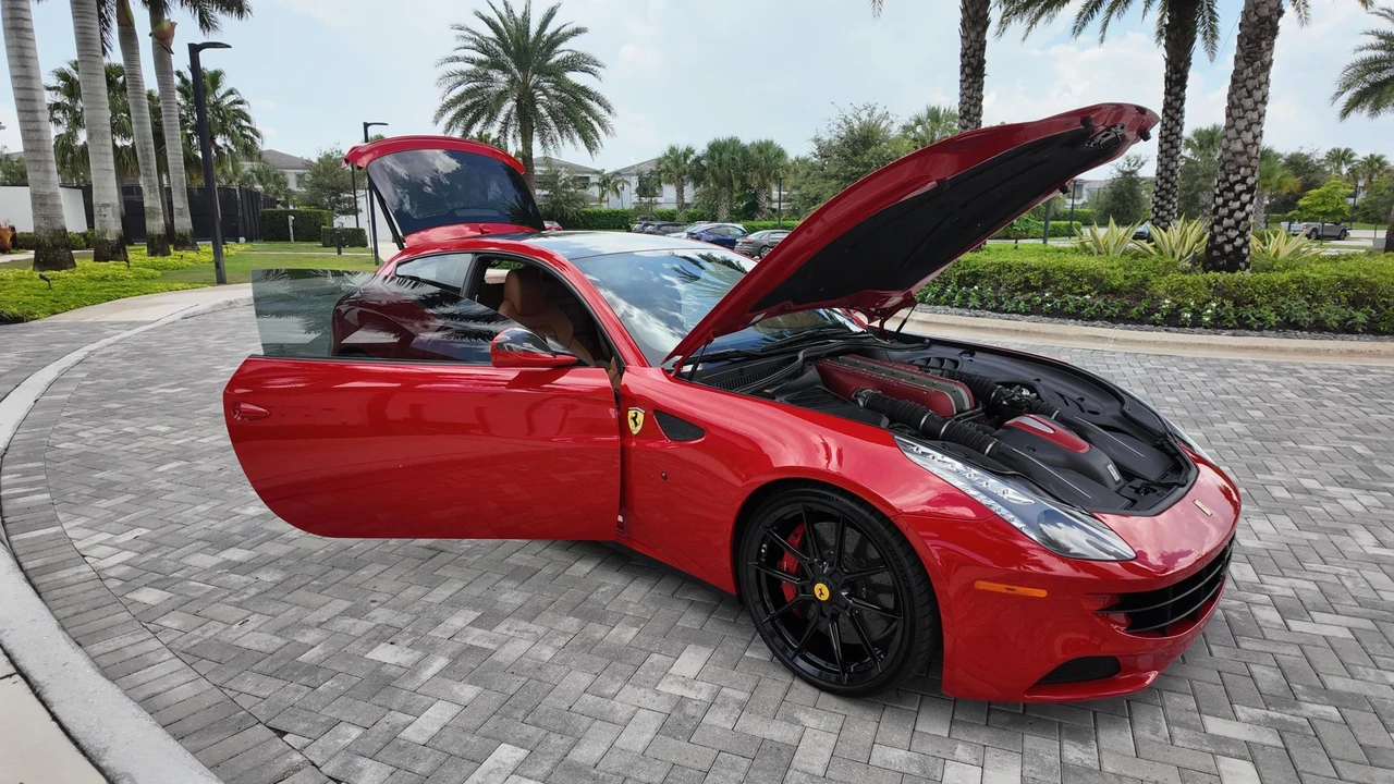 2012 Ferrari FF - Image 14 of 31
