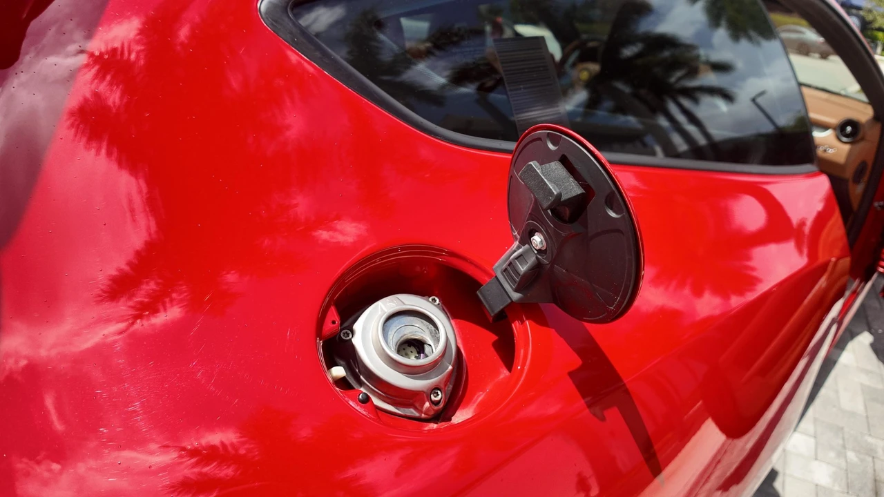 2012 Ferrari FF - Image 23 of 31