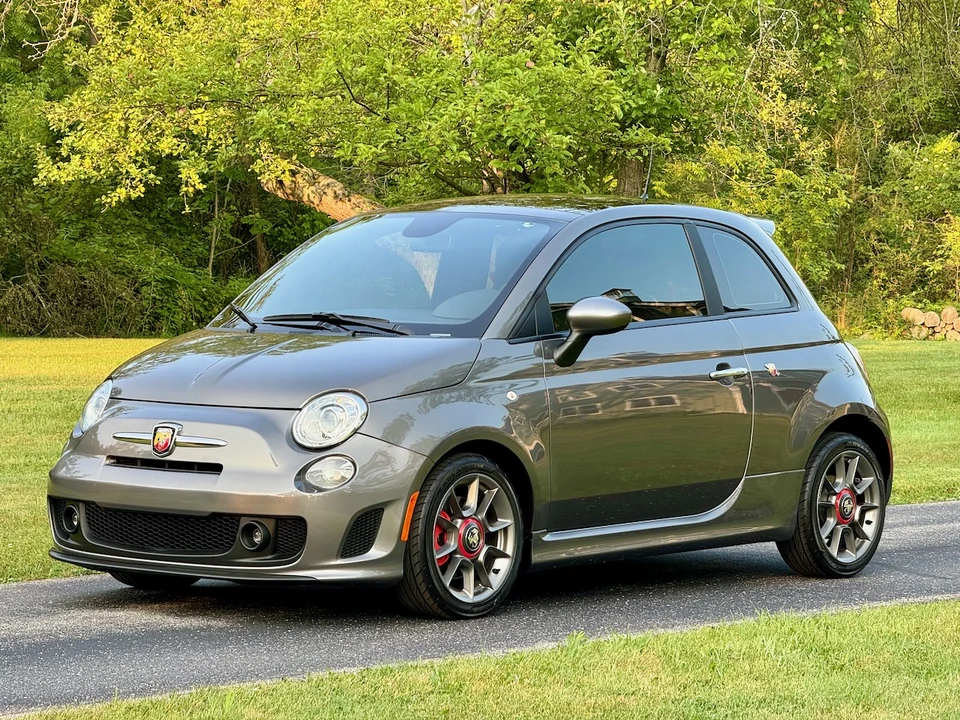 2013 Fiat Abarth 500 - Image 2 of 31