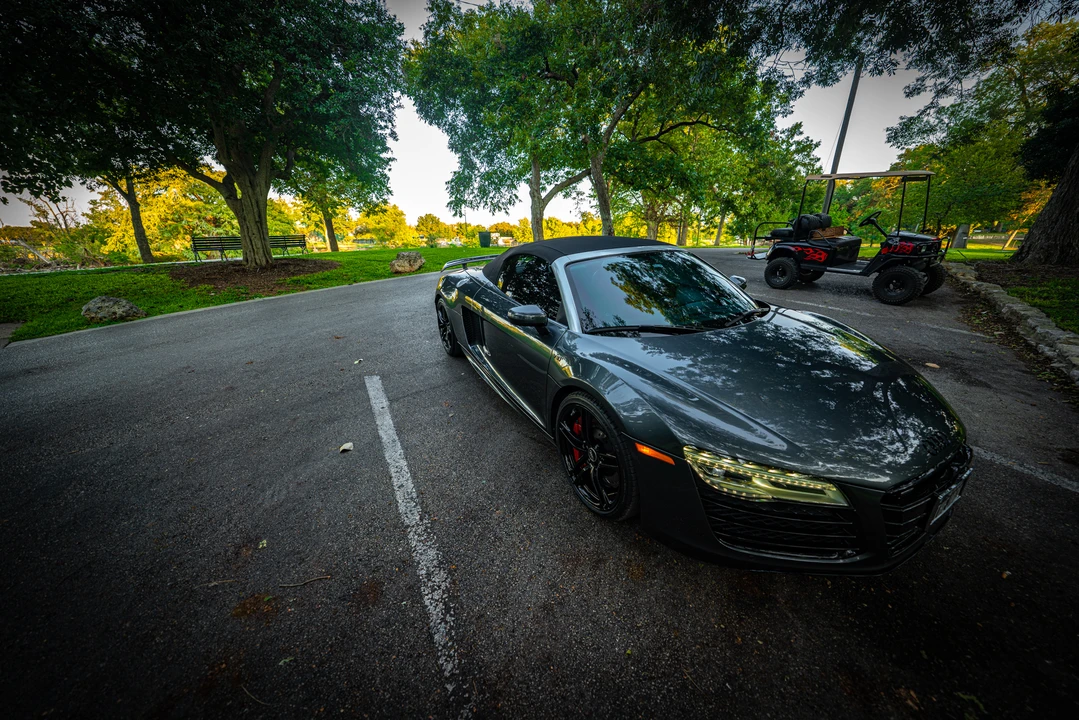 2014 Audi 42 R8 - Image 2 of 31