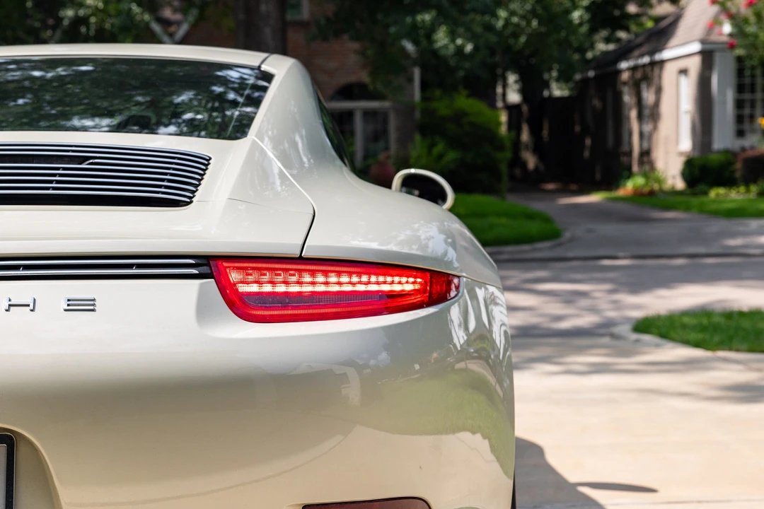 2014 Porsche 911 - Image 29 of 31