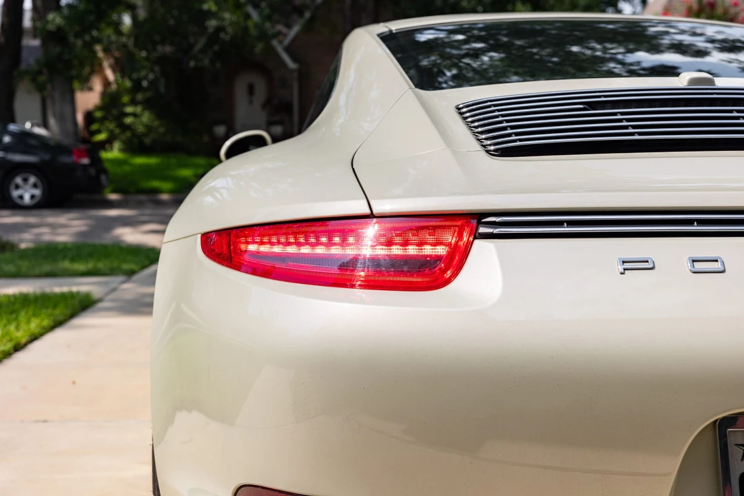 2014 Porsche 911 - Image 25 of 31