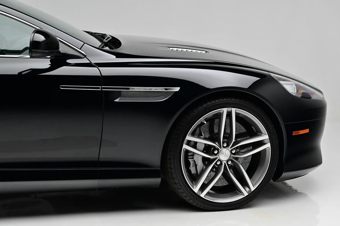 2015 Aston Martin DB9 - Image 25 of 31