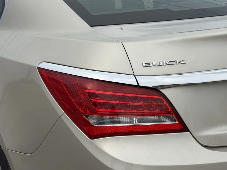 2016 Buick LaCrosse - Image 26 of 31
