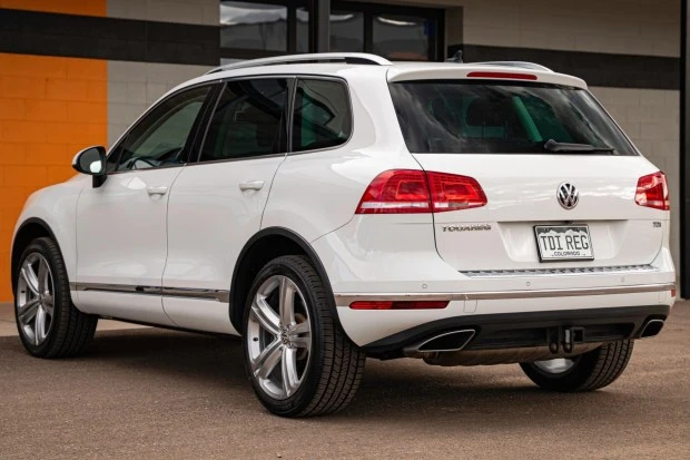 2016 Volkswagen Touareg - Image 2 of 7